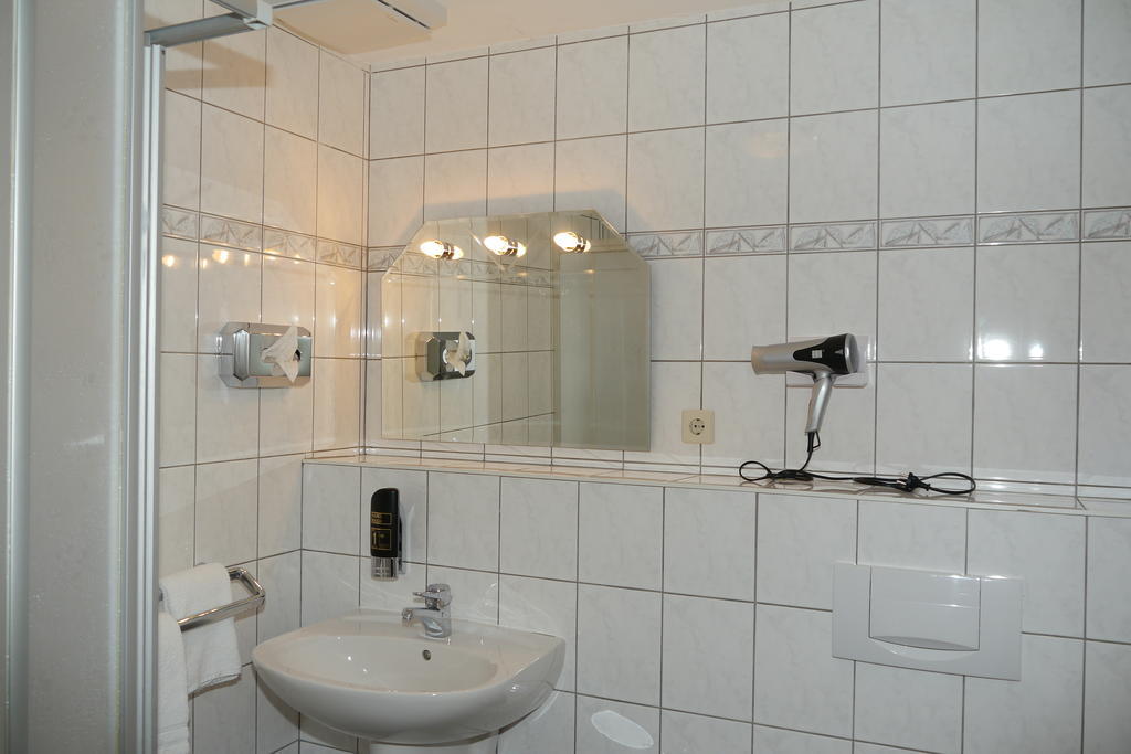 Erbenholz Hotel لاتزن الغرفة الصورة